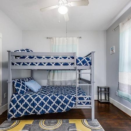 Cozy Sea Breeze Bungalow - 2 Mins To The Beach Γκάλβεστον Εξωτερικό φωτογραφία